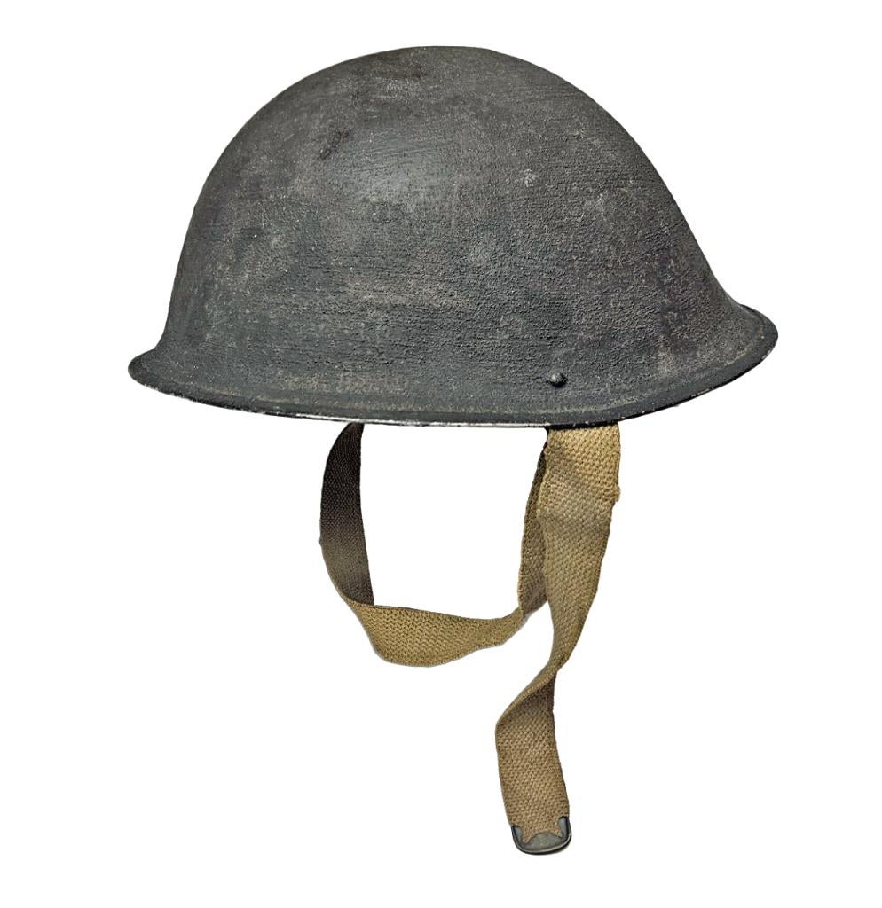 WW2 Britse MKIV turtle helm 1945 camouflageverf, Verzenden, Landmacht, Helm of Baret