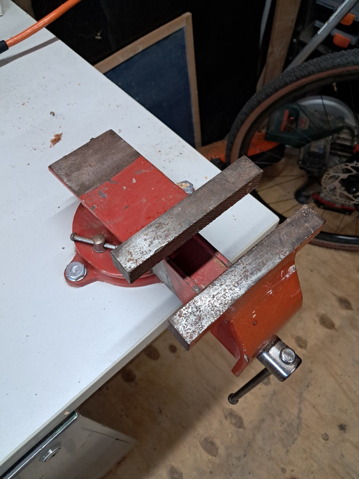 bankschroef draaibaar ca 100 mm opening, Ophalen