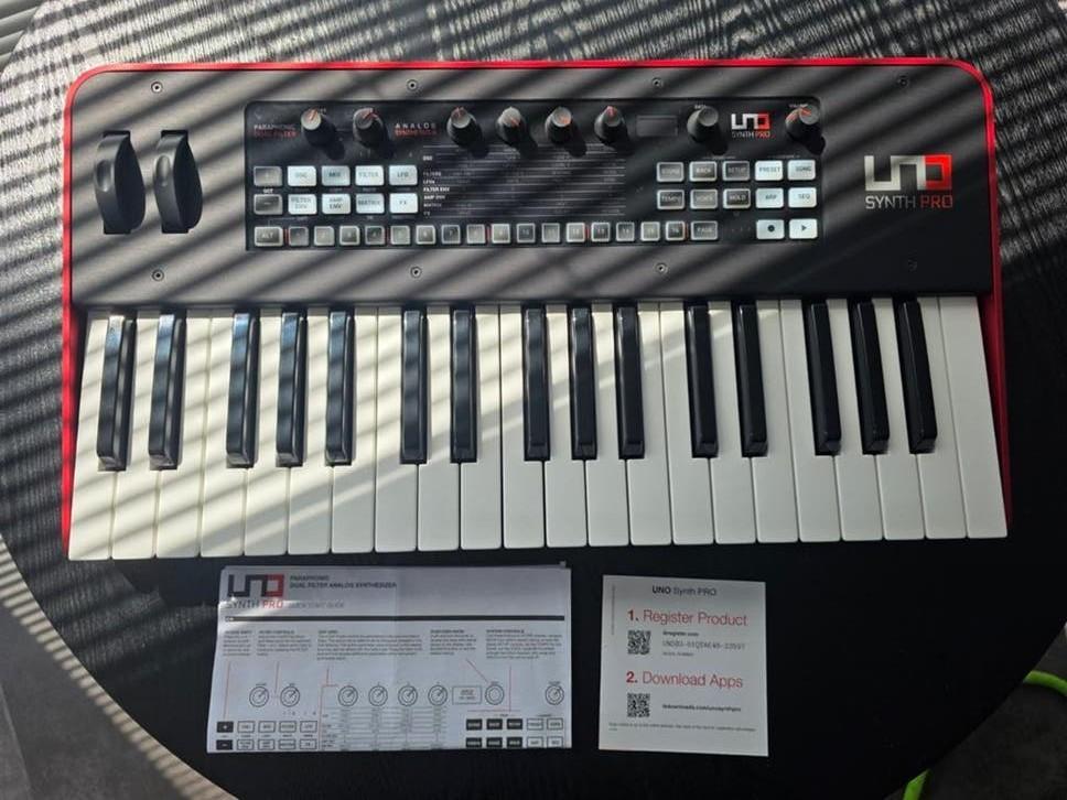 Uno synth pro,  analoge synth, Enlèvement ou Envoi
