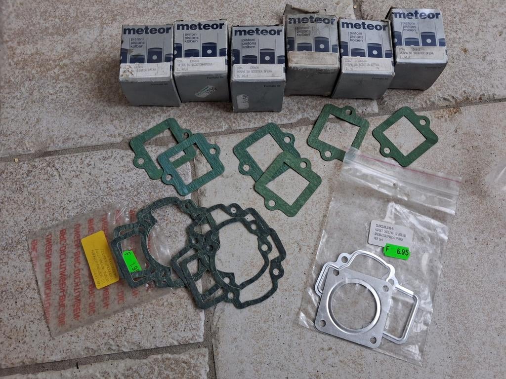 NOS parts piaggio zip typhoon sfera free, Vélos & Vélomoteurs, Enlèvement ou Envoi, Piaggio