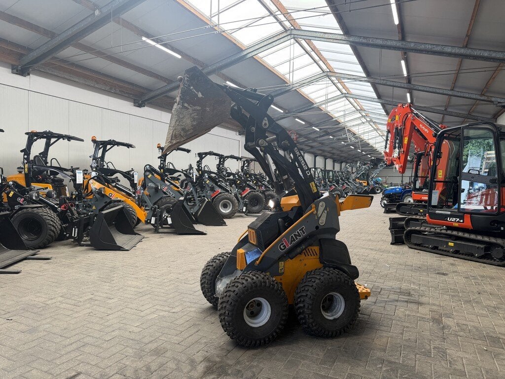 Giant SK252 D skid schranklader / minishovel 2019, Zakelijke goederen, Tobroco, Info@tobroco.nl, Sprendlingenstraat 57
5061 KM  Oisterwijk, NL