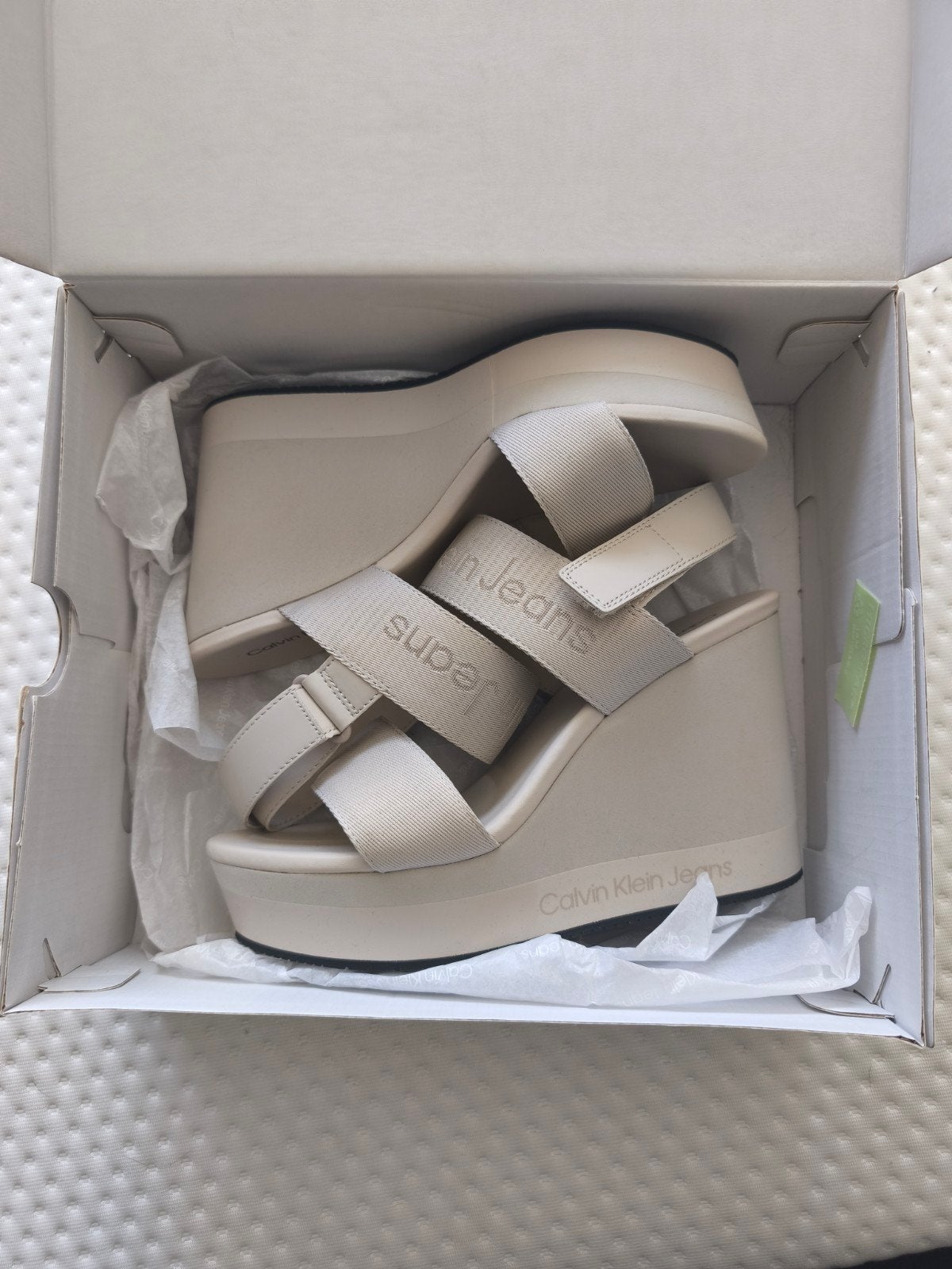 Calvin Klein Jeans sandales compensée, Vêtements | Femmes, Chaussures, Enlèvement ou Envoi, Beige, Comme neuf, CALVIN KLEIN