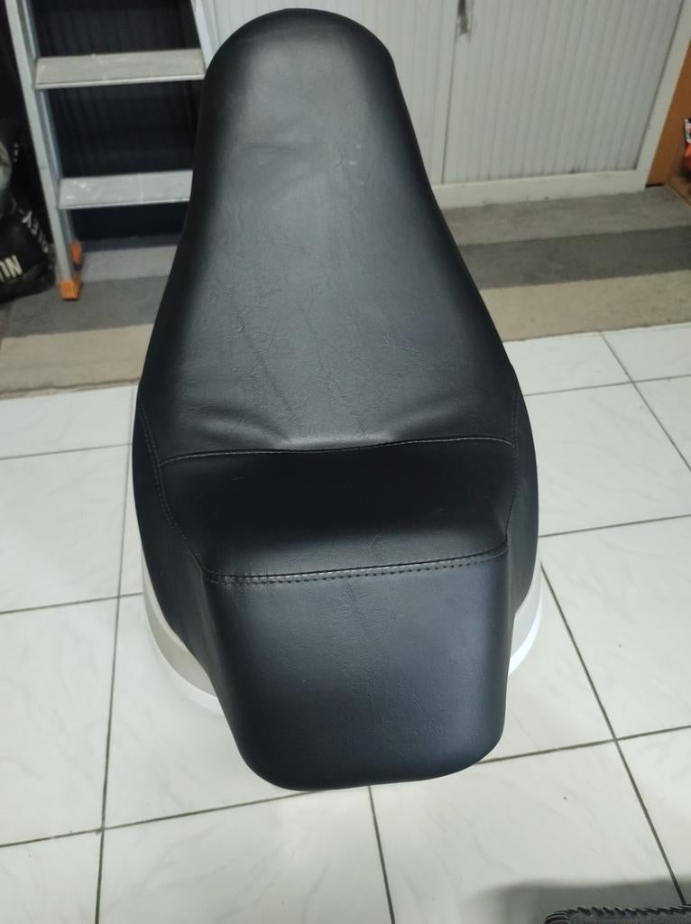 Zadel origineel van low rider st 2025, Motoren, Ophalen
