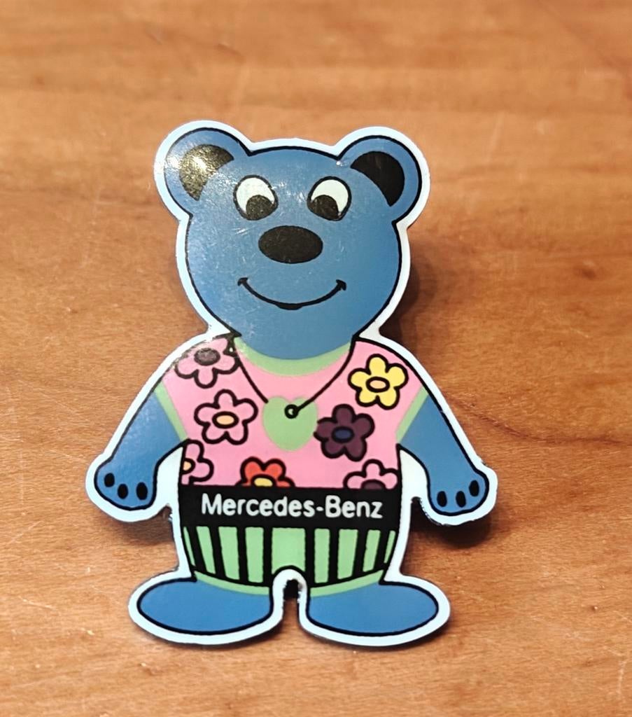 Épinglette Mercedes-Benz spéciale Blue Bear, Enlèvement, Comme neuf, Figurine, Insigne ou Pin's