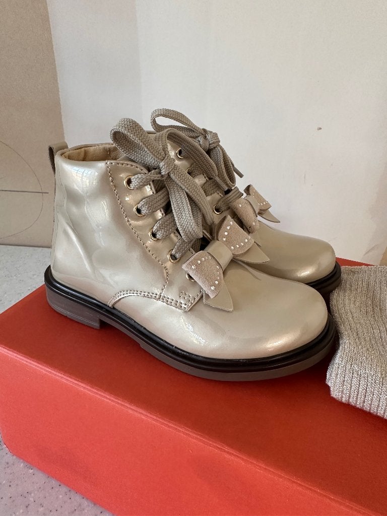 Botjes meisjes - Lakleer Beige - Maat 25, Kinderen en Baby's, Ophalen, Meisje, Nieuw, Laarzen