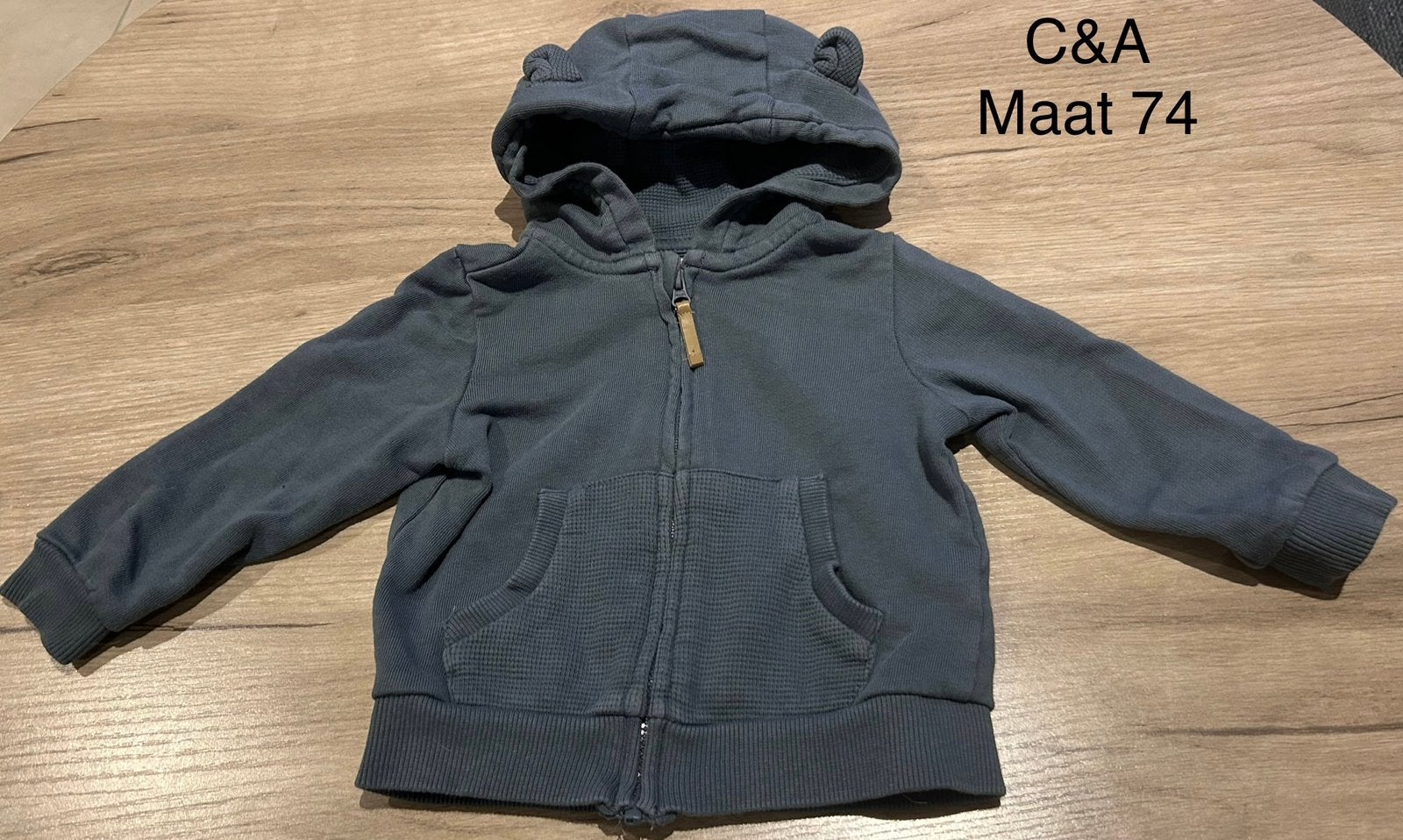 Hoodie met rits (C&A, maat 74), Enlèvement ou Envoi, Comme neuf, Pull ou Veste