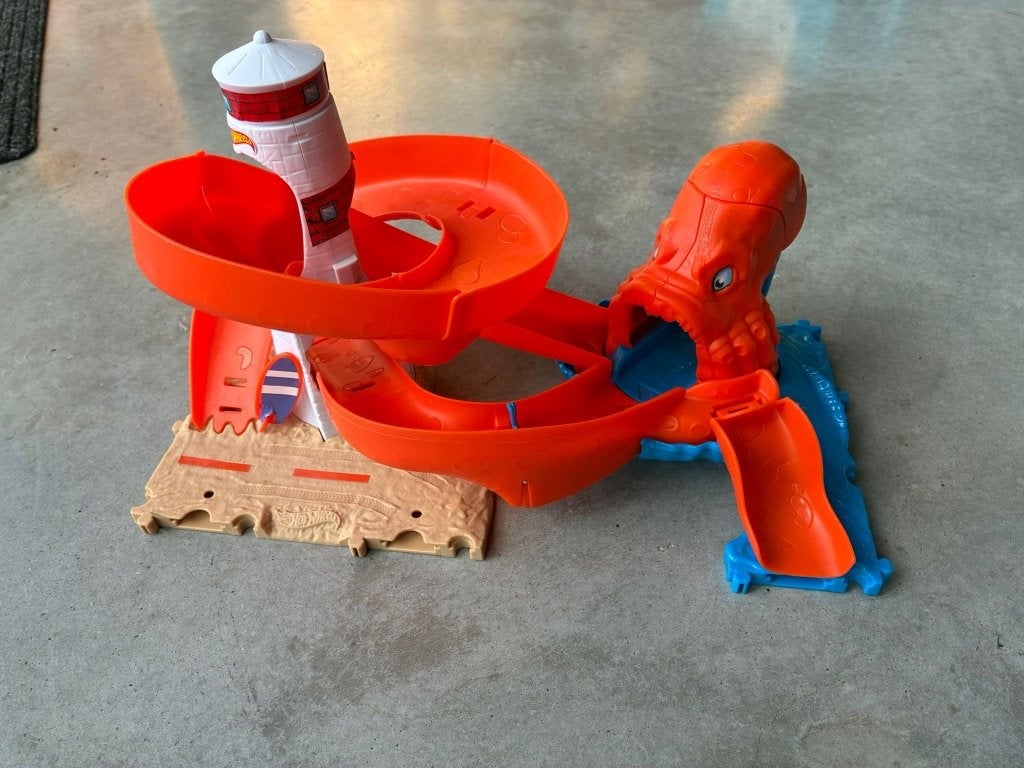 Hot wheels twee verschillende stukken, Ophalen, Zo goed als nieuw