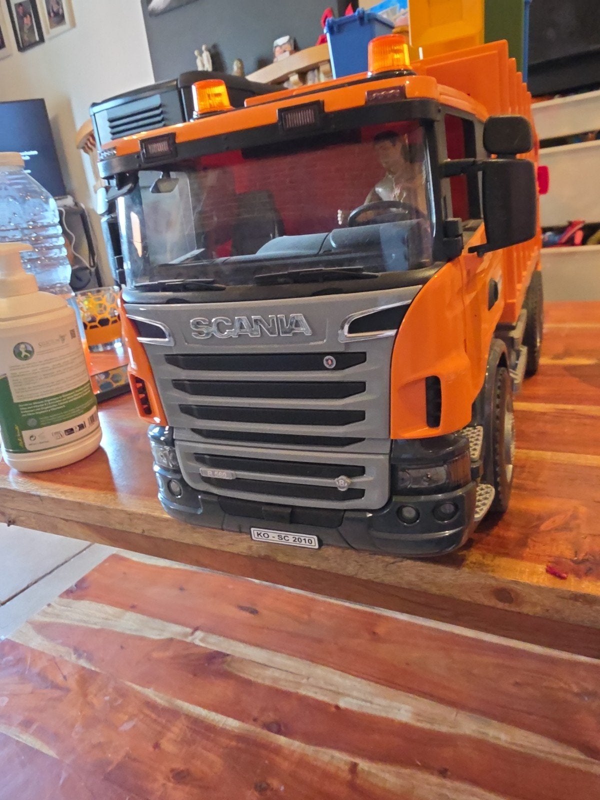 Camion poubelle Bruder Scania avec poubelles, Enfants & Bébés, Enlèvement