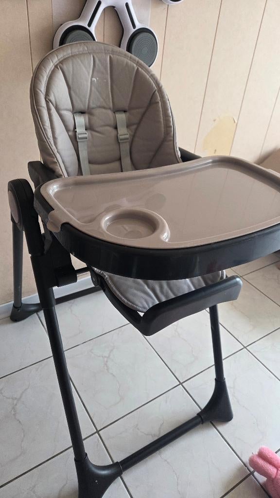 Chaise haute évolutive et pliable - Bébé confort, Enlèvement, Utilisé, Chaise de table, Ceinture(s)