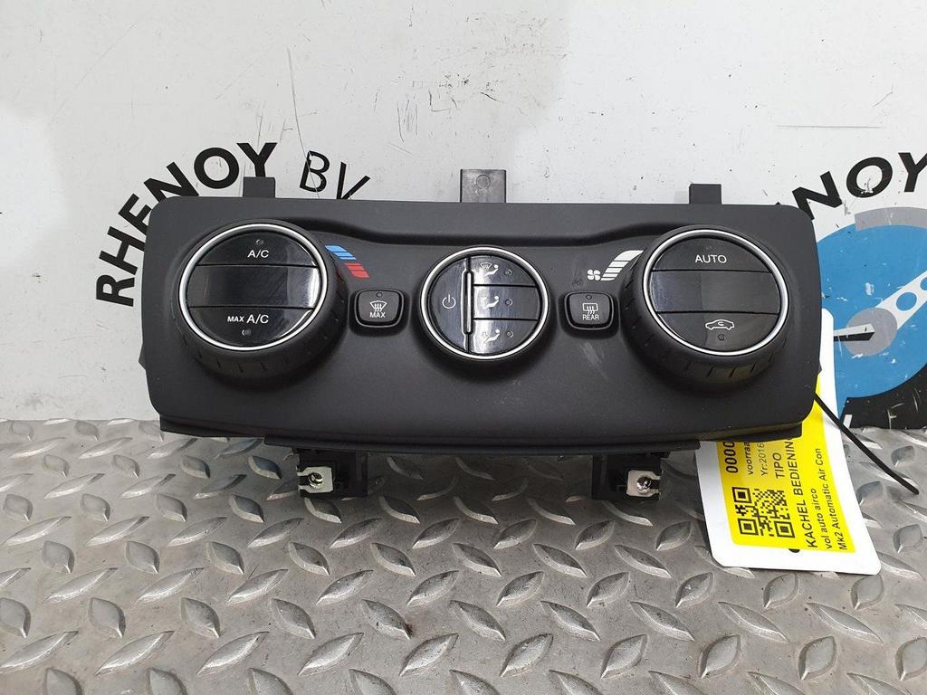 FIAT TIPO 1.3 MultiJet Lounge  KACHEL BEDIENINGSPANEEL 2016, Ophalen of Verzenden, Gebruikt, Stiba lid