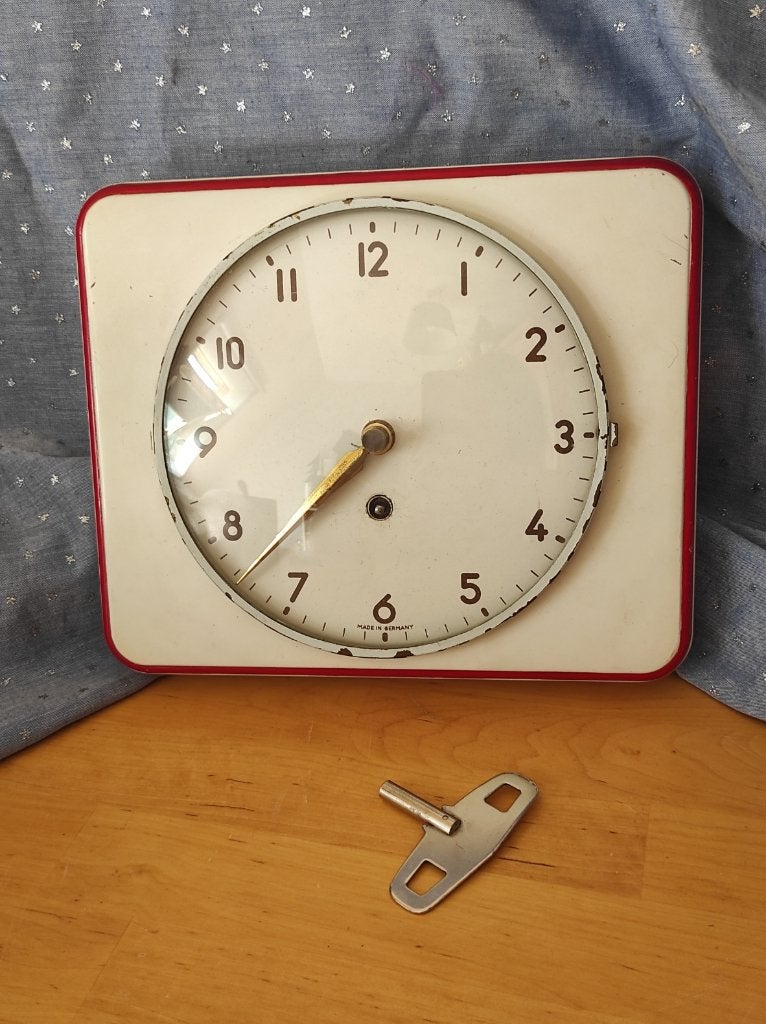 Vintage Wehrle klok met opwindsleutel glas groot Duitsland, Antiek en Kunst, Ophalen