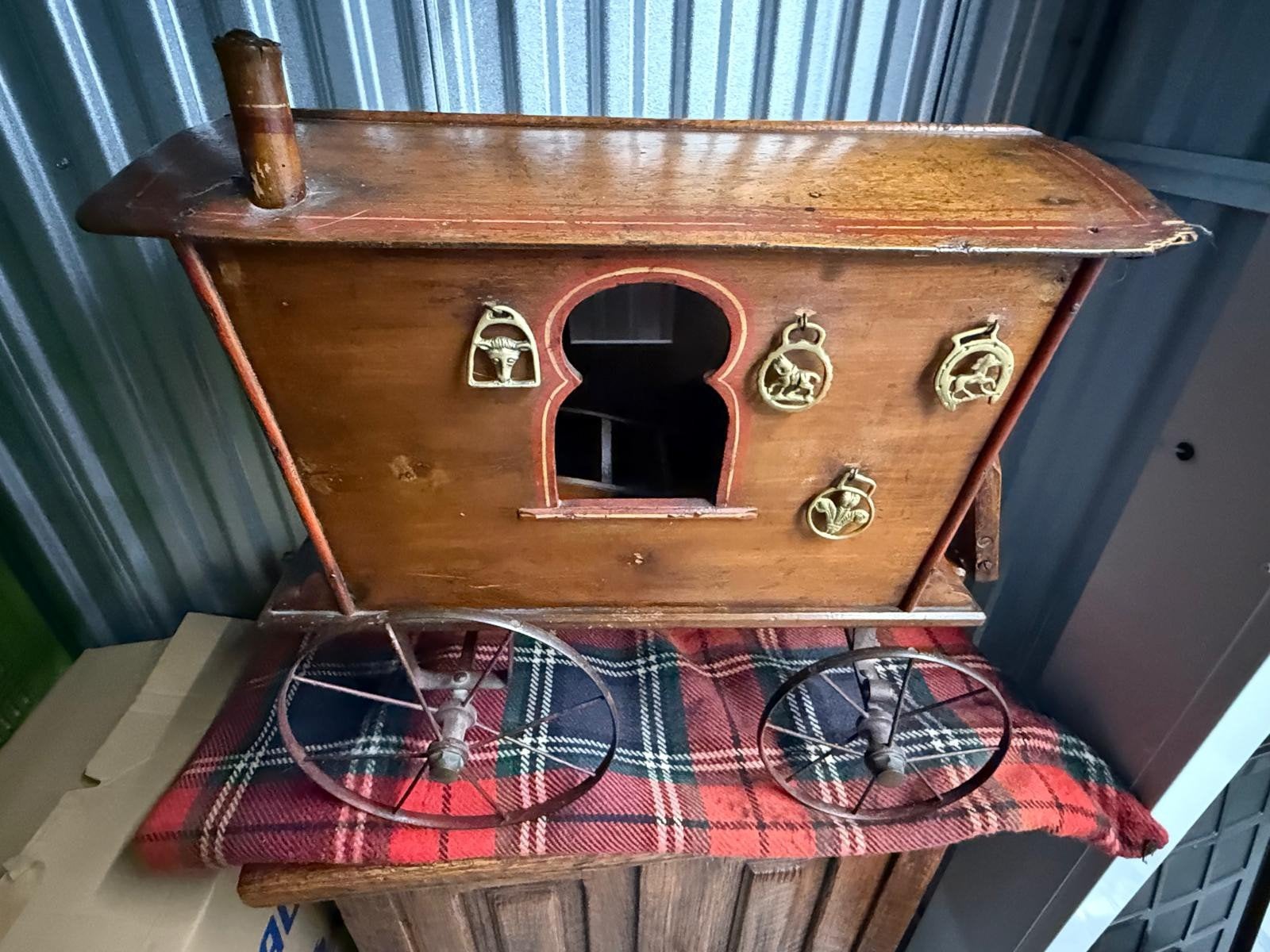 Decoratieve houten kar, Ophalen