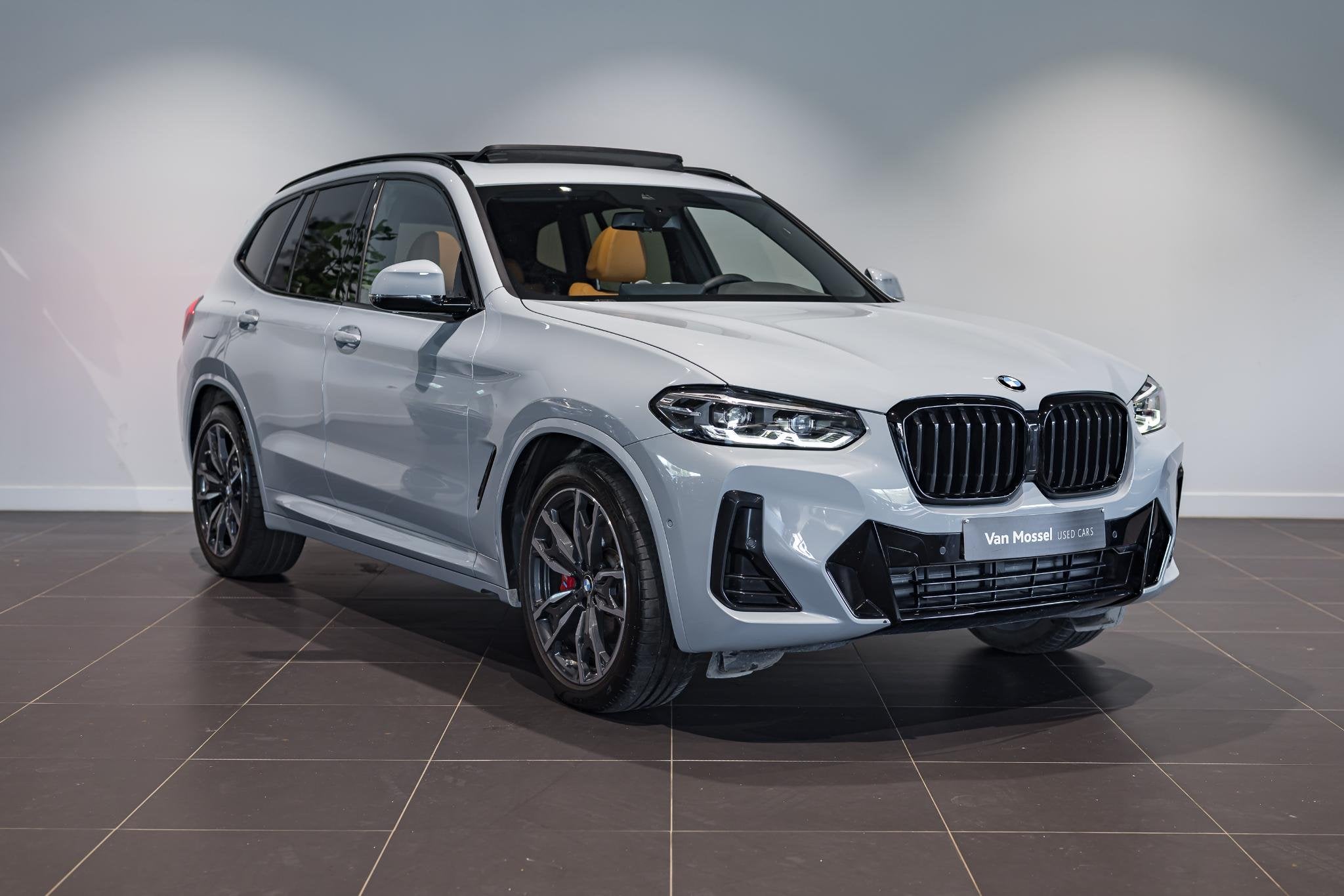 BMW X3 xDrive20i | M Pakket | Carplay | Pano Dak, Automaat, Stof, Gebruikt, 4 cilinders
