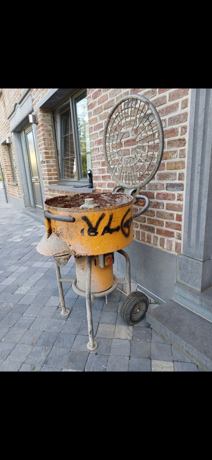 Bouwgerief mengmachine, Ophalen
