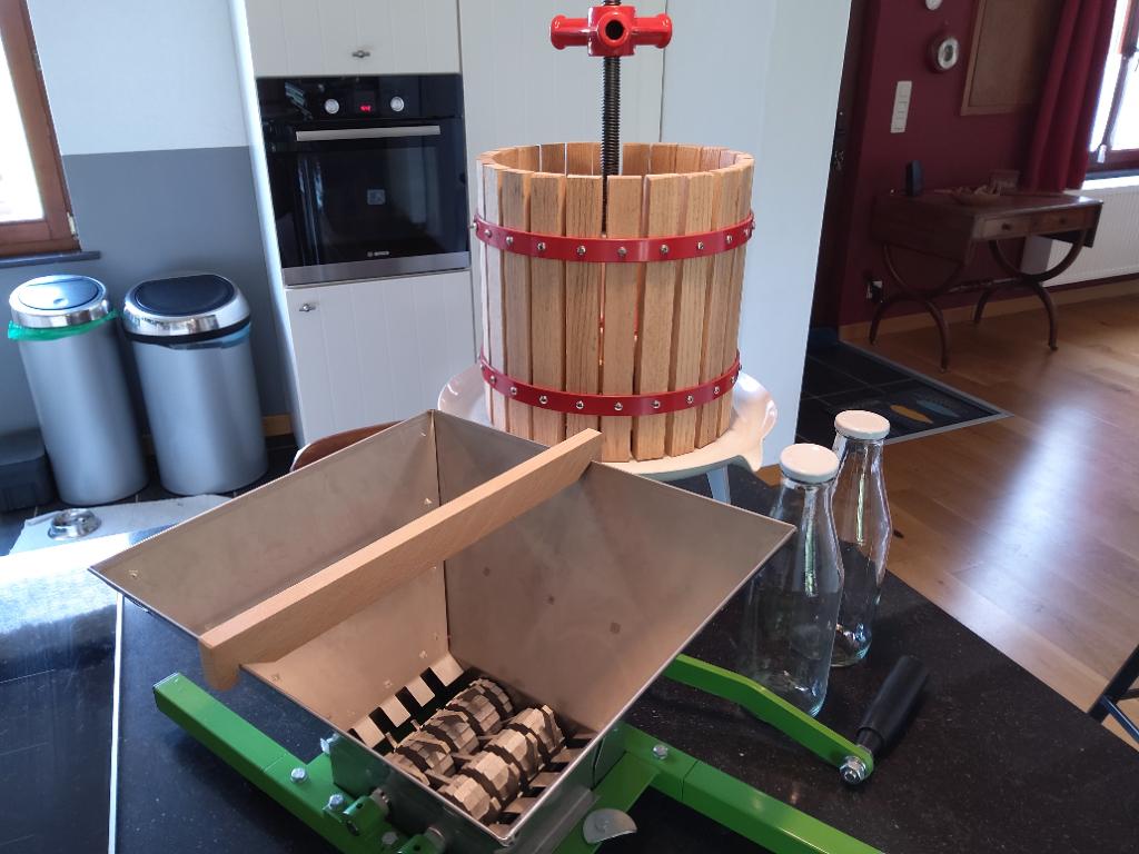 Pressoir à pommes et hachoir, Elektronische apparatuur, Juicers, Ophalen, Zo goed als nieuw, Handmatig