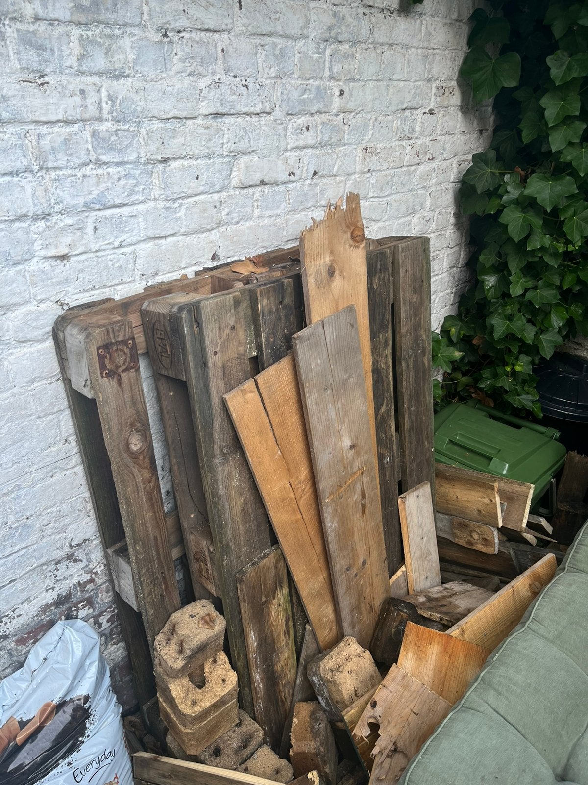 2 euro paletten + extra hout, Ophalen