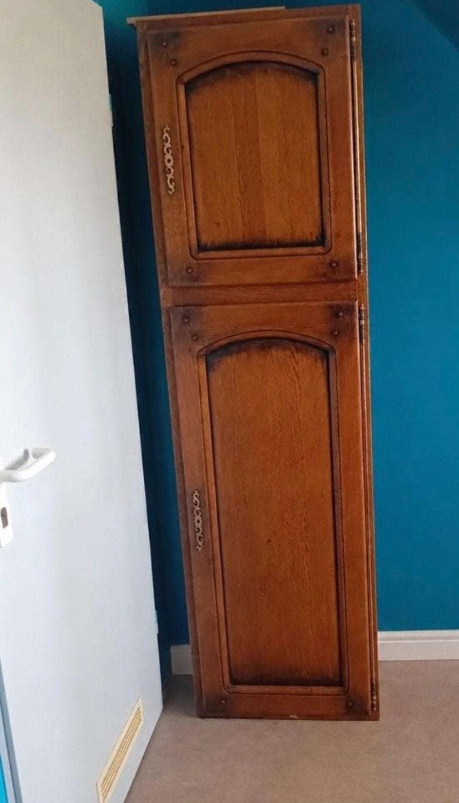 Stevige houten kast met klassieke uitstraling te koop., Antiek en Kunst, Ophalen