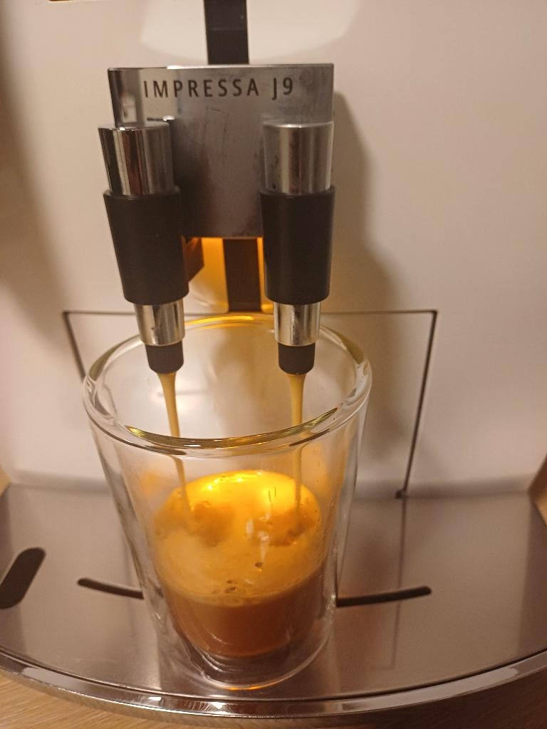 Jura J9.2 Mise à jour, Machine à espresso, Réservoir d'eau amovible, Reconditionné, Café en grains