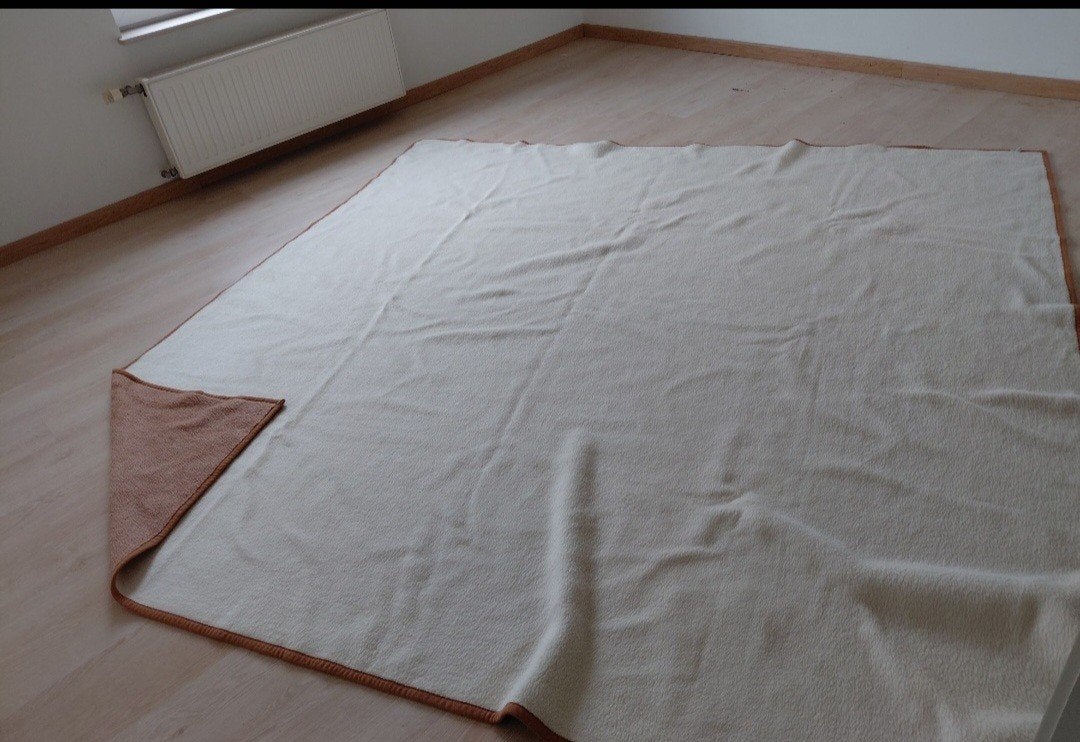 couverture pour lit de 1m60
2m38 sur 2m 48
Santonia, 10 % po, Enlèvement, Polyester