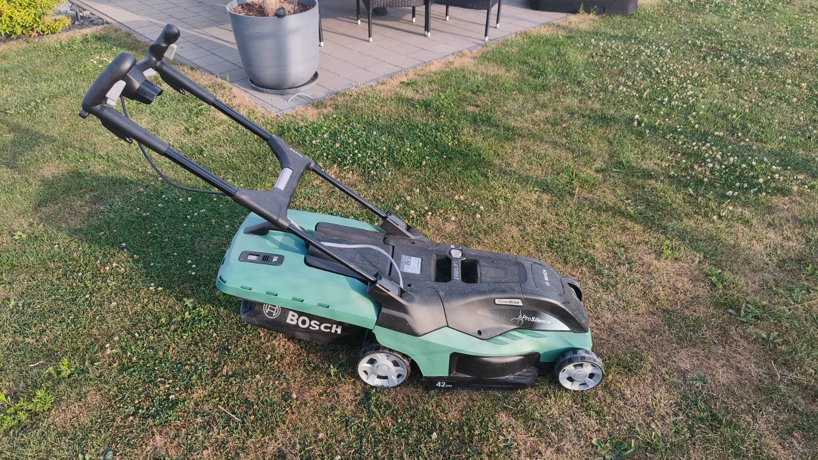 Bosch Advanced Royal 690, Tuin en Terras, Ophalen, Elektrische grasmaaier, Zo goed als nieuw, 40 t/m 49 cm