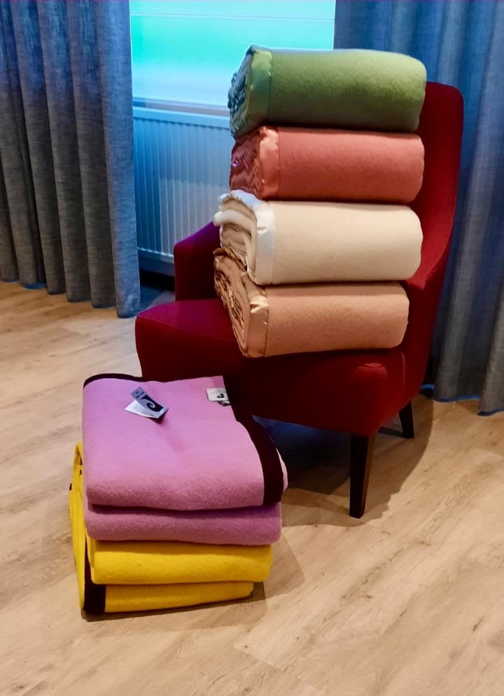 38 nieuwe wollen dekens - diverse maten en kleuren, Ophalen, Nieuw, Overige kleuren, Deken of Dekbed