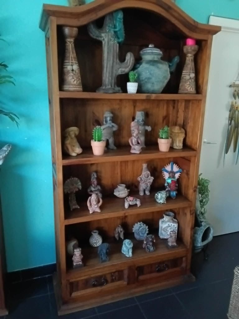 mexicaanse kast met beelden, Ophalen, Zo goed als nieuw, Minder dan 150 cm, Met lade(s)