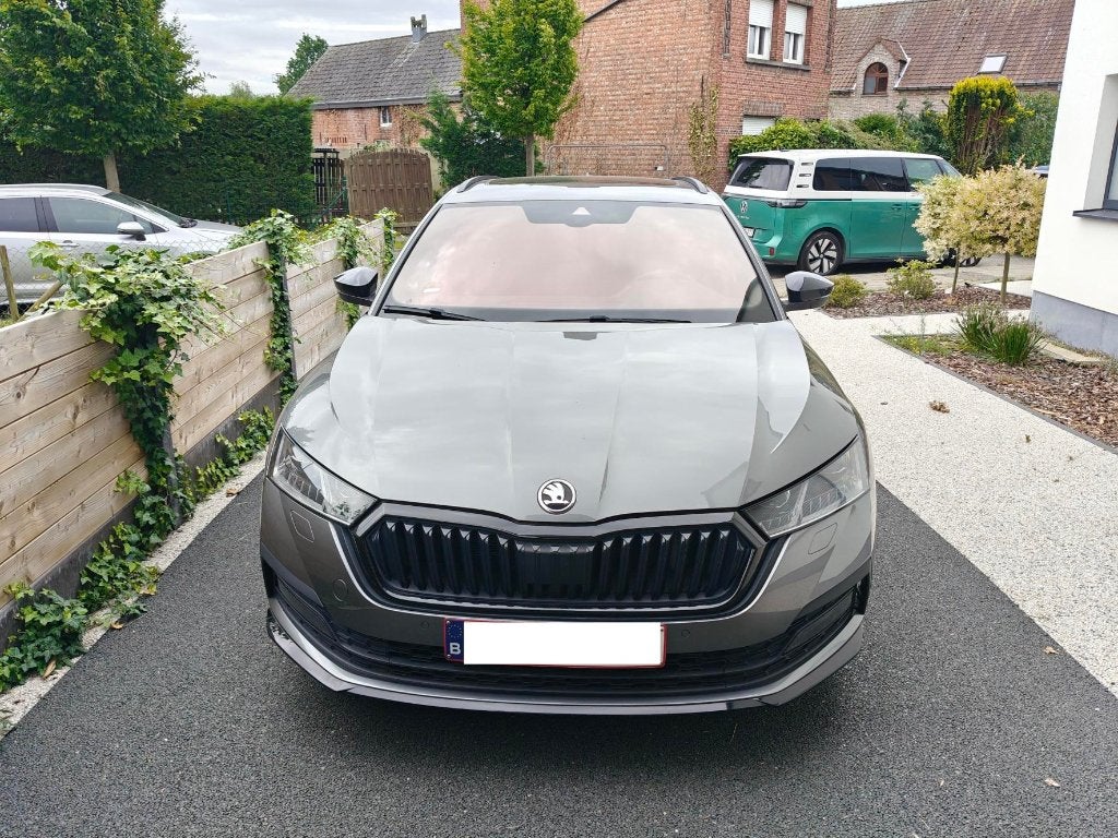 Škoda Octavia Combi Sportline 1.5 TSI mHEV DSG, Auto's, Skoda, 1498 cc, 4 cilinders, Leder en Stof, Particulier