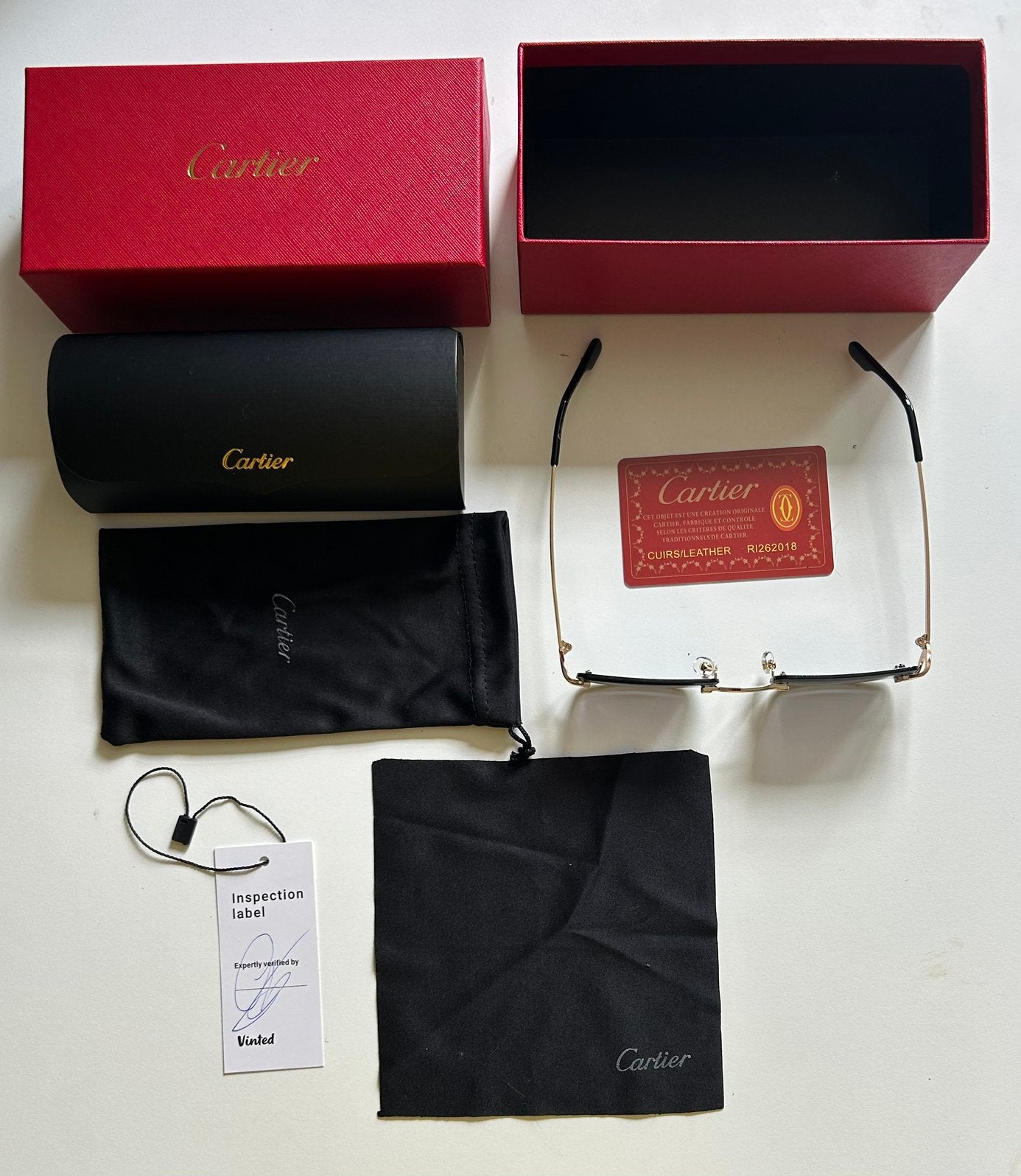 Cartier sunglasses gold frame and black lenses, Handtassen en Accessoires, Zonnebrillen en Brillen | Heren, Ophalen of Verzenden
