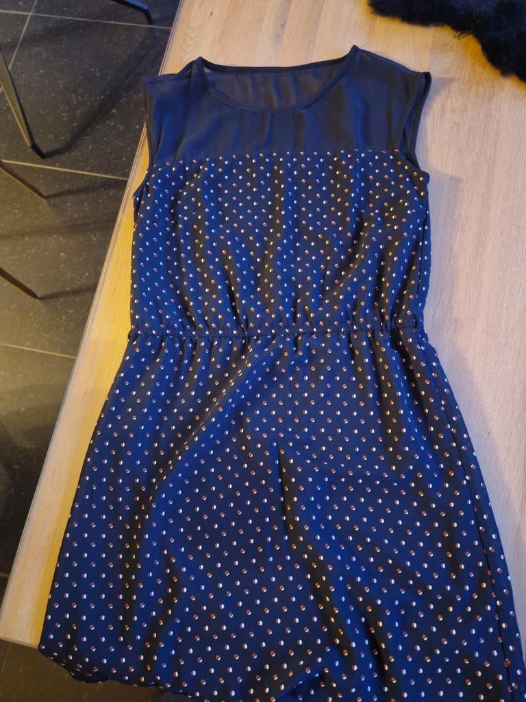 Donkerblauw kleedje met bolletjes elastiek in taille L&L xs, Kleding | Dames, Jurken, Ophalen, Maat 34 (XS) of kleiner, Blauw