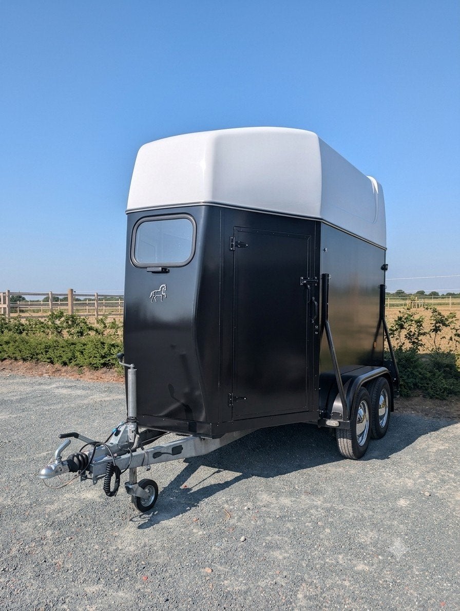 Te huur: Comfortabele tweepaards paardenauto