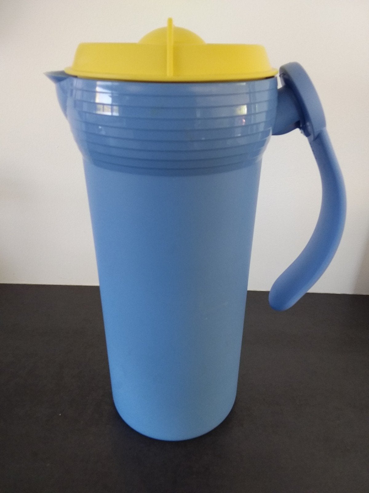 Pichet Tupperware d’une capacité de 1,1litre : NEUF., Maison & Meubles, Cuisine| Tupperware, Enlèvement, Hermétique