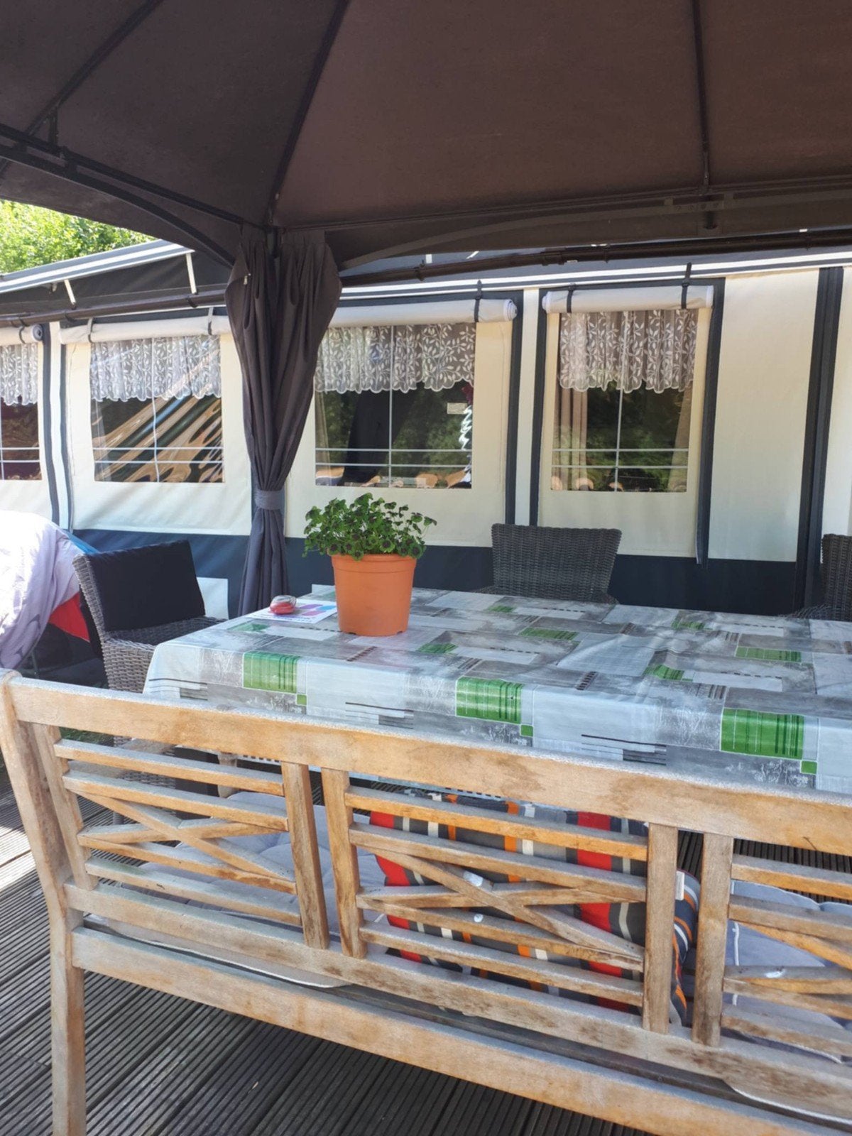 Caravan, voortent en inboedel