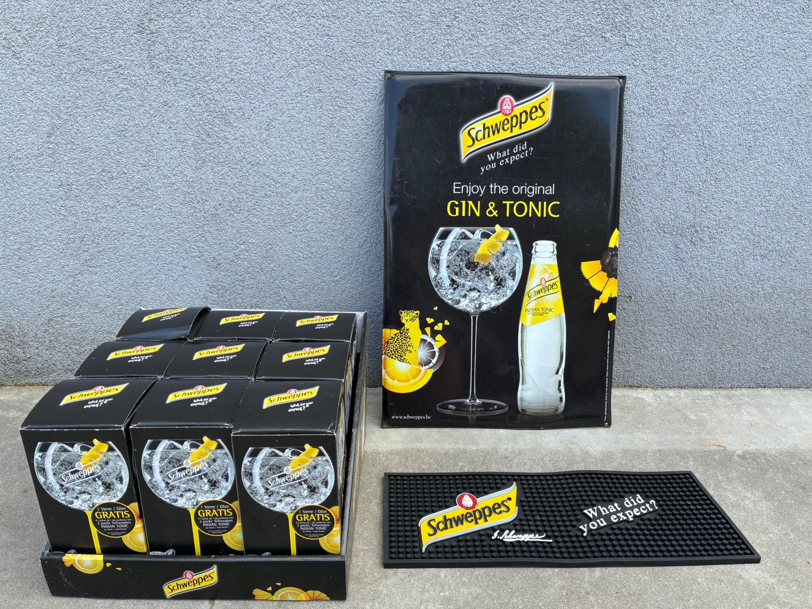 Schweppes collectie glazen en reclamebord, Enlèvement, Neuf, Autres types
