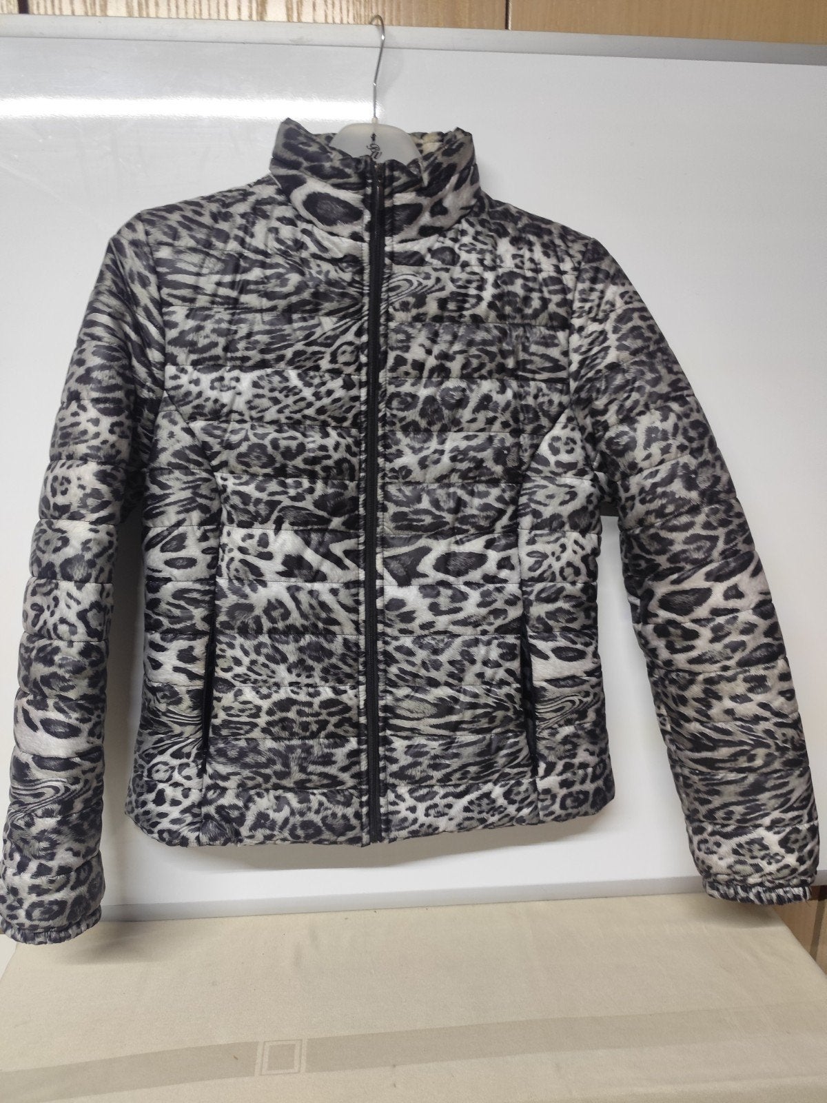 Jas zwart/grijs luipaard stof. Signe nature. M 42., Ophalen, Grijs
