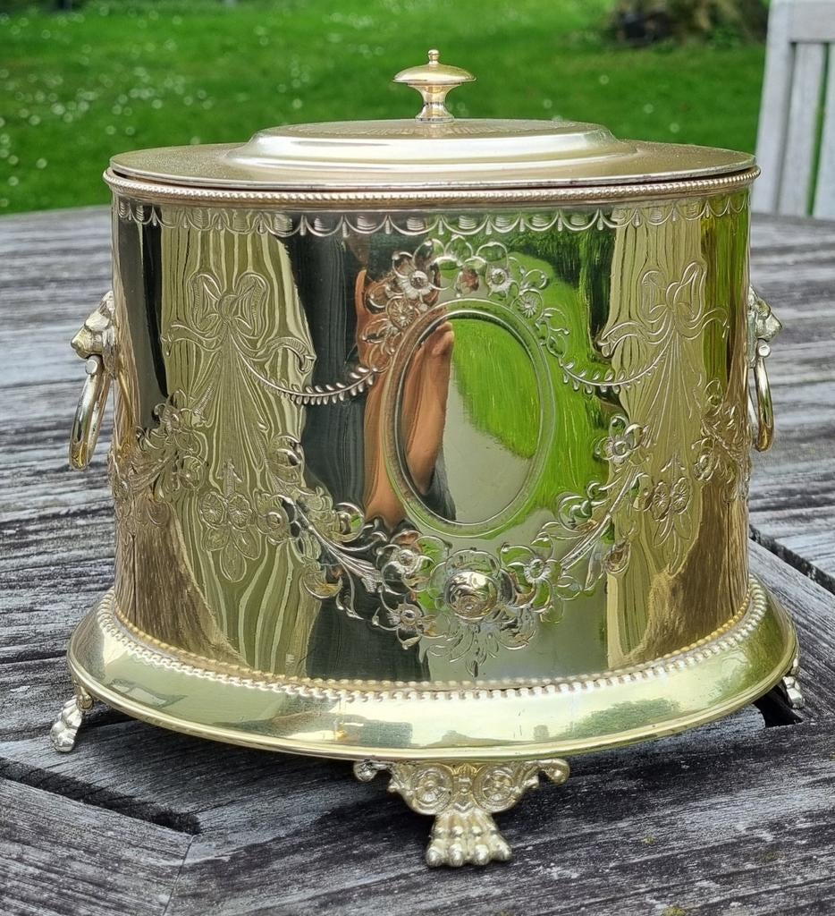 Verzilverde bonbonnière, Ophalen