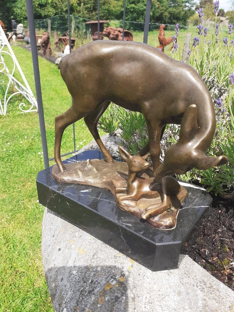 Superbe bronze animalier signé(la biche et son faon), Antiquités & Art, Enlèvement ou Envoi, Bronze