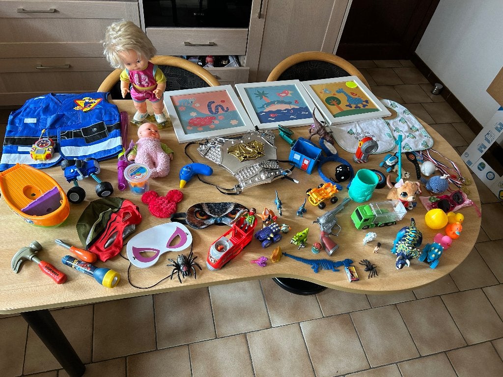 Bananendozen gevuld met speelgoed vr rommelmarkt, Ophalen, Gebruikt