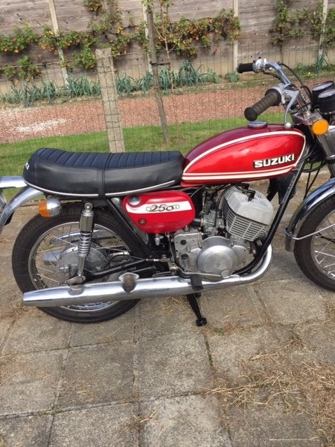 SUZUKI, Motoren, 250 cc, 2 cilinders, Gebruikt, Particulier