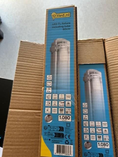 LED TL armaturen + lampen 60cm 4st, Ophalen of Verzenden, Nieuw, Minder dan 50 watt, Lamp met armatuur