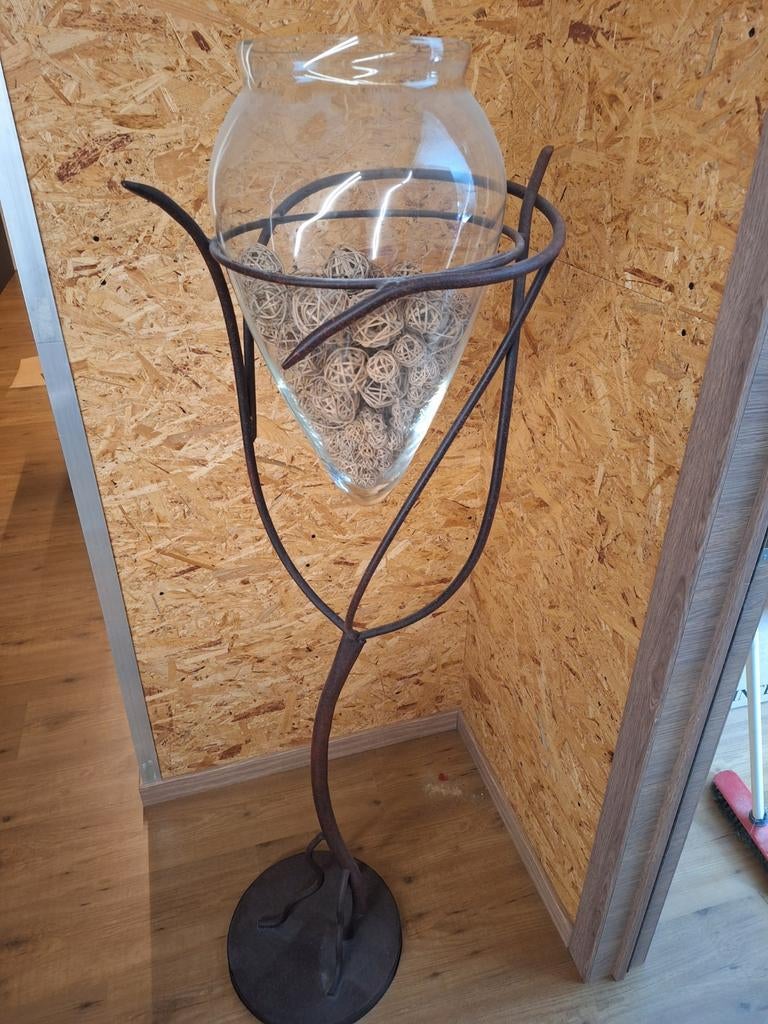 Statief met vaas, staander met glazen vaas, Huis en Inrichting, Ophalen