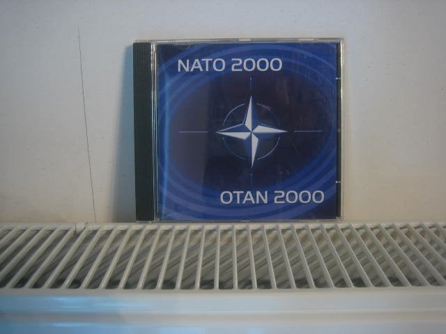 CD " Nato 2000 Otan 2000", Ophalen, Gebruikt