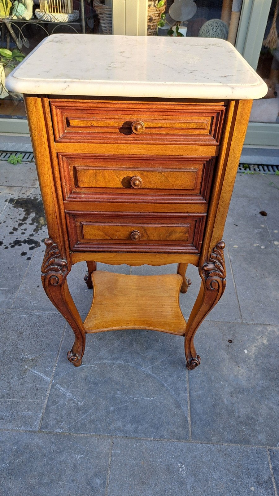 table de chevet en noyer avec intérieur marbre blanc, Minder dan 50 cm, 1 of 2 laden, Ophalen of Verzenden, Zo goed als nieuw