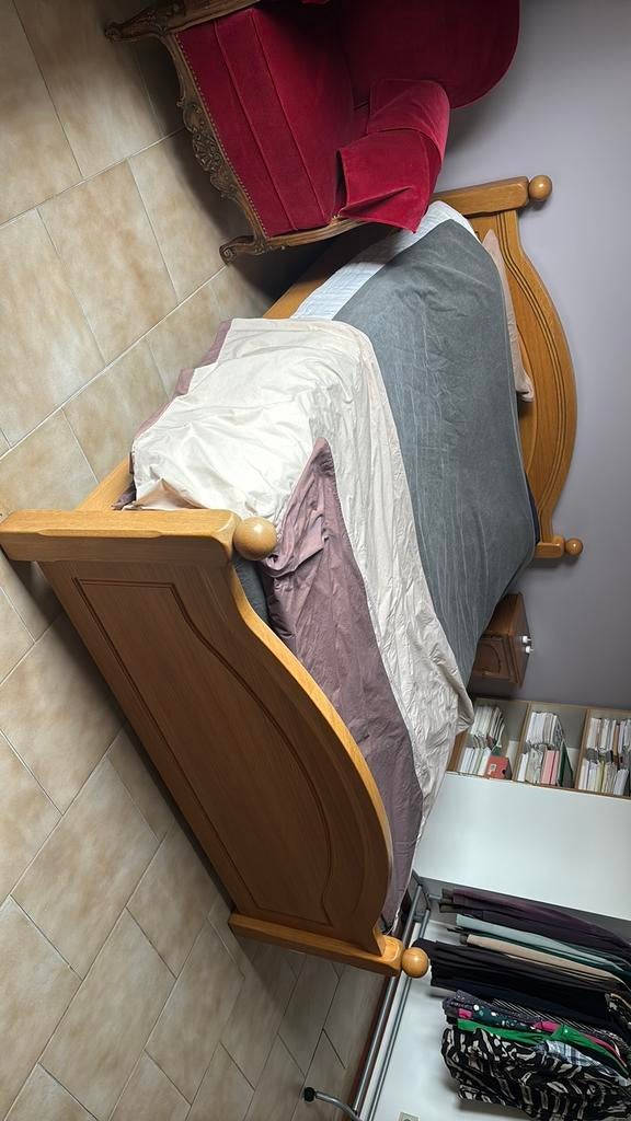 Te koop: masief bed 160x200, Ophalen, Zo goed als nieuw