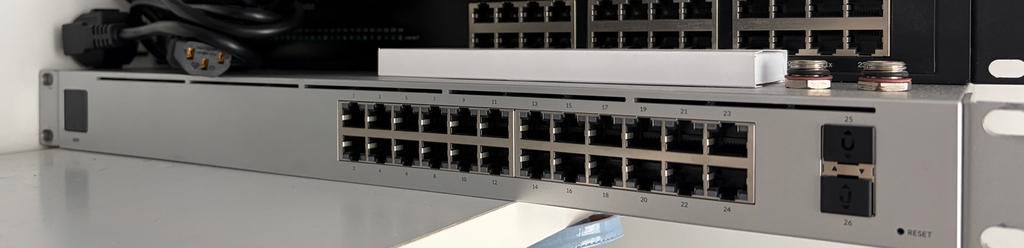 Ubiquiti UniFi Switch Gen 2 USW-24, Computers en Software, Netwerk switches, Ophalen of Verzenden, Zo goed als nieuw