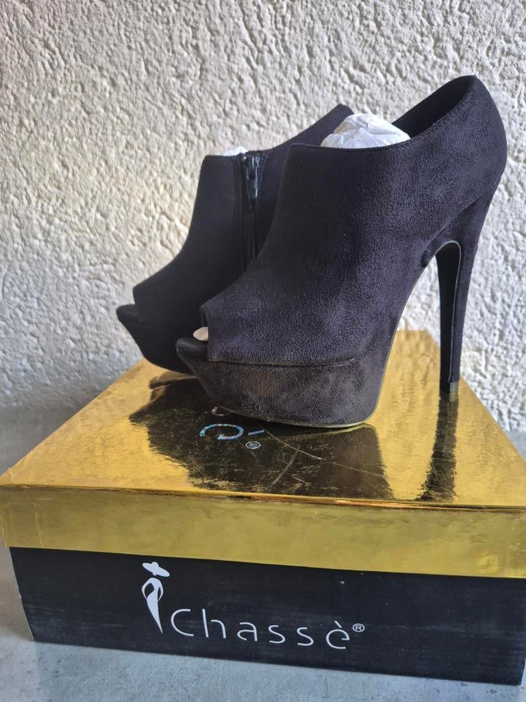 Enkellaarsjes Zwarte Chassé suède peep-toe - STUNT €5,-, Vêtements | Femmes, Chaussures, Neuf, Chaussures à haut talons, Chassé
