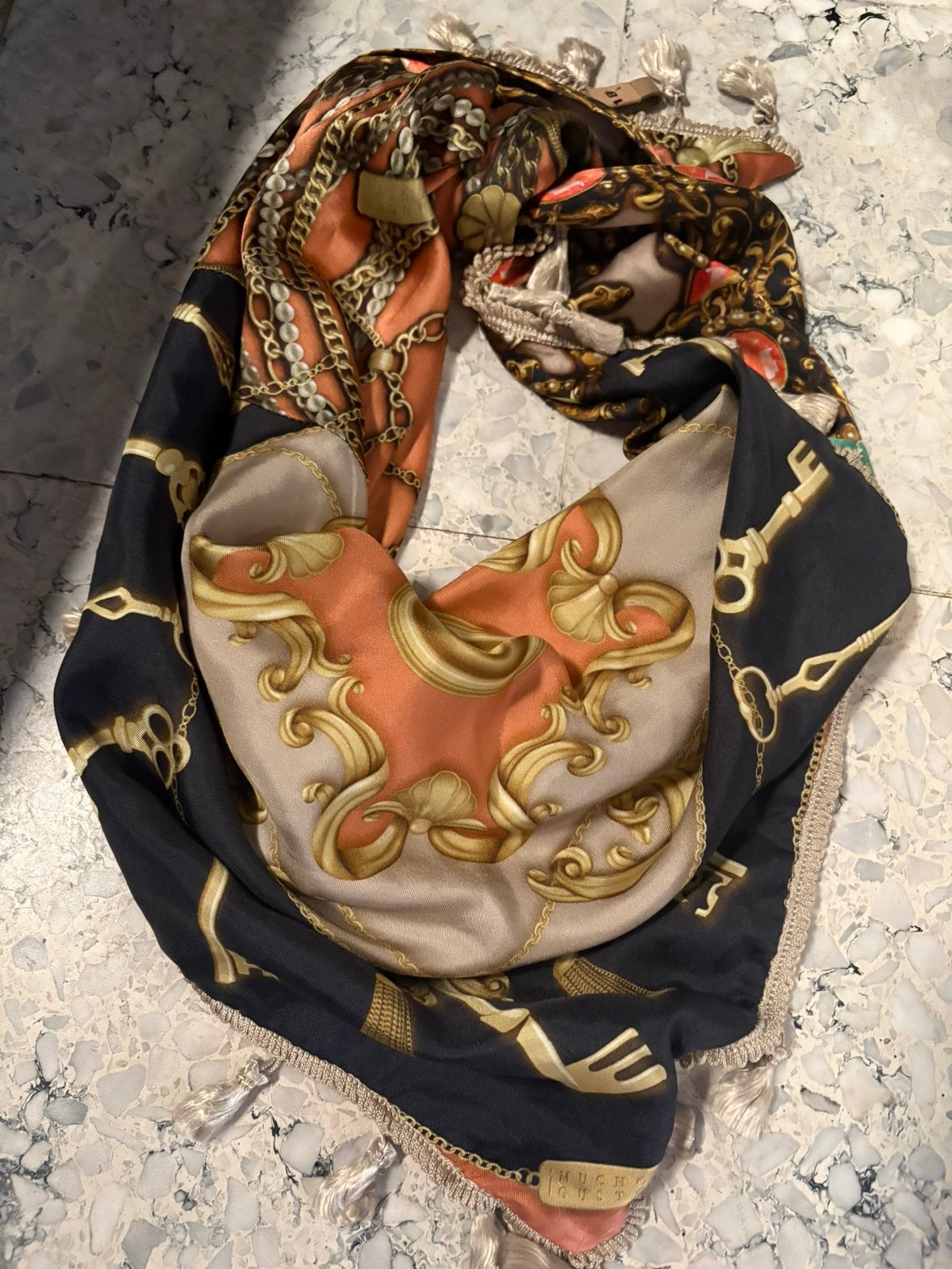 MUCHO GUSTO zijde sjaal, Kleding | Dames, Ophalen of Verzenden, Zo goed als nieuw, Sjaal
