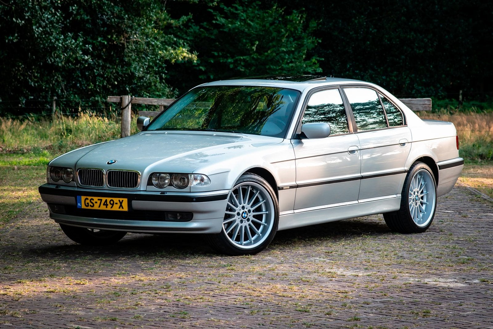 BMW 7-Serie 5.4 I 750 AUT 2000 Grijs, Auto's, BMW, Automaat, Dealer onderhouden, Achterwielaandrijving, Zwart
