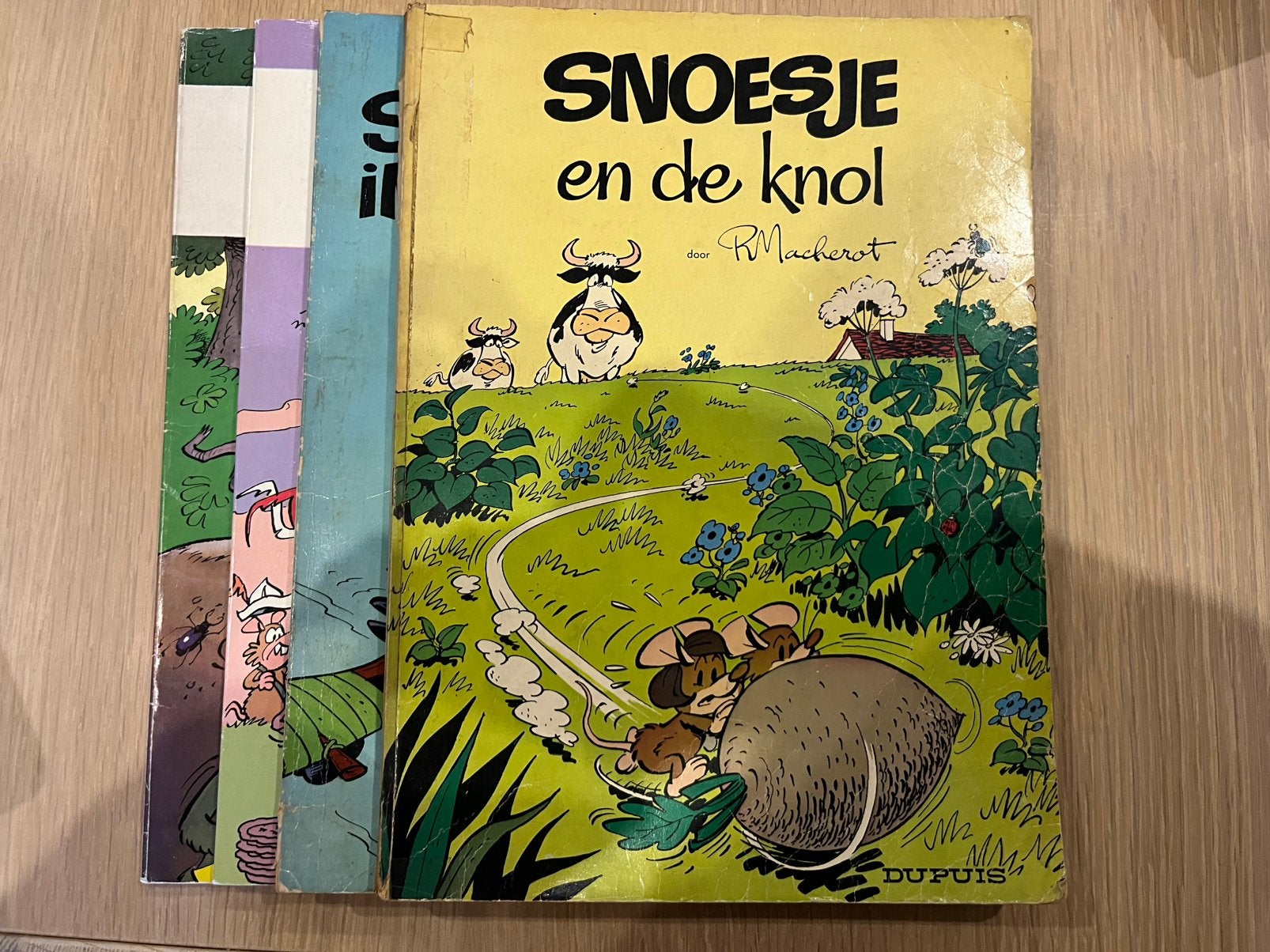 Snoesje - 1,2,3 en 7, Meerdere stripboeken, Ophalen of Verzenden
