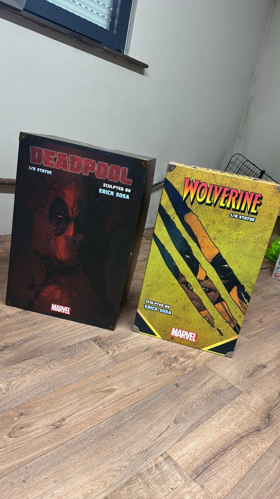 Statues Marvel 1/6 Deadpool & Wolverine — Erick Sosa, Enlèvement ou Envoi, Comme neuf