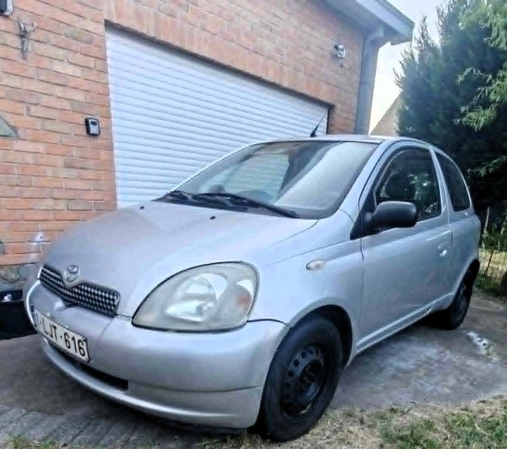 TOYOTA YARIS, Auto's, Toyota, Voorwielaandrijving, Stof, 4 cilinders, Grijs